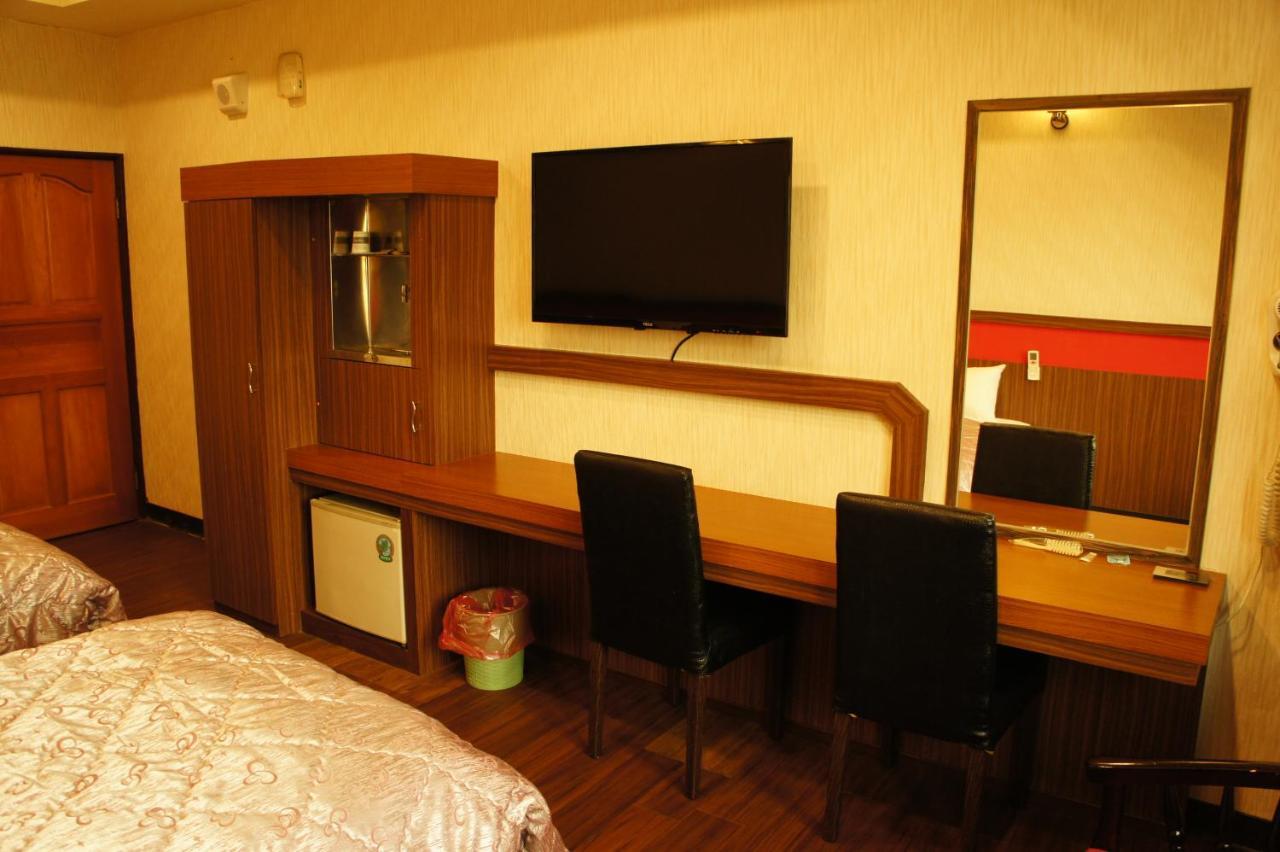 Paris Motel Mailiao Exterior photo